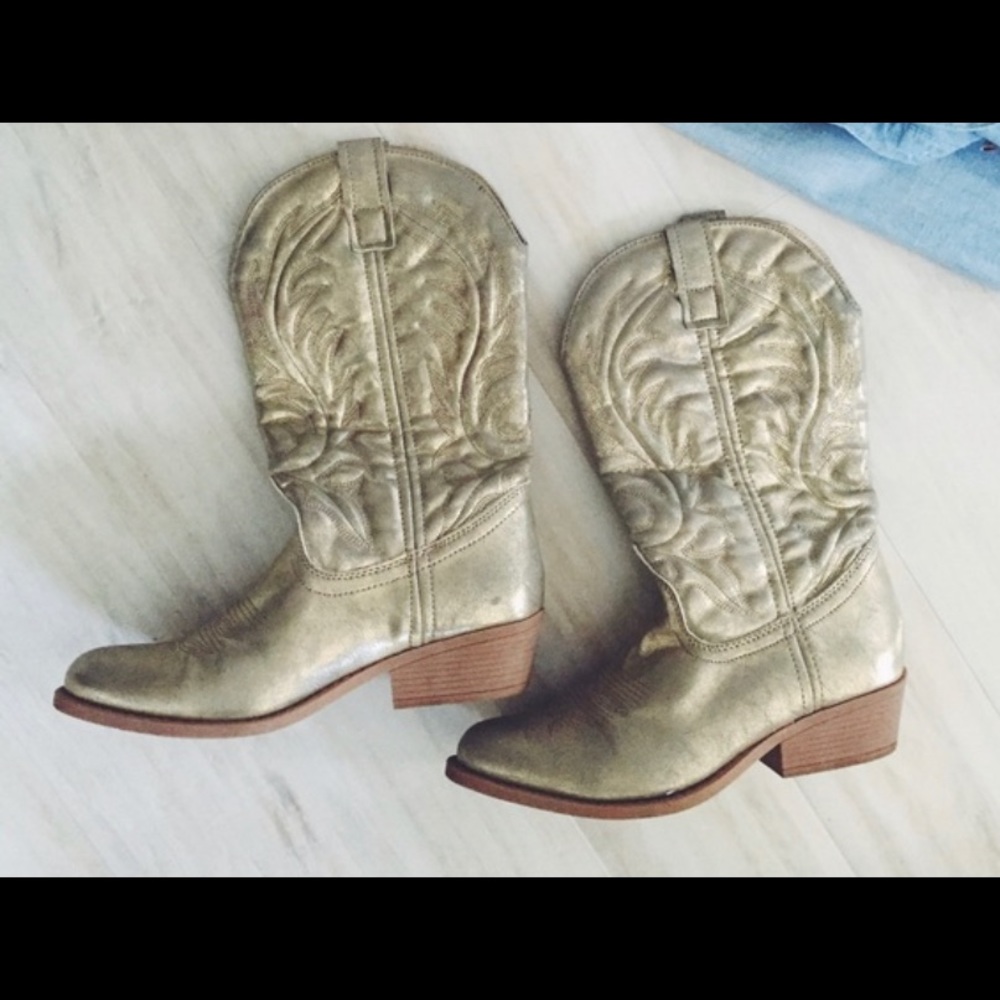 Metallic shimmery cowboy boots size 6